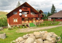 Гуцульська вишиванка